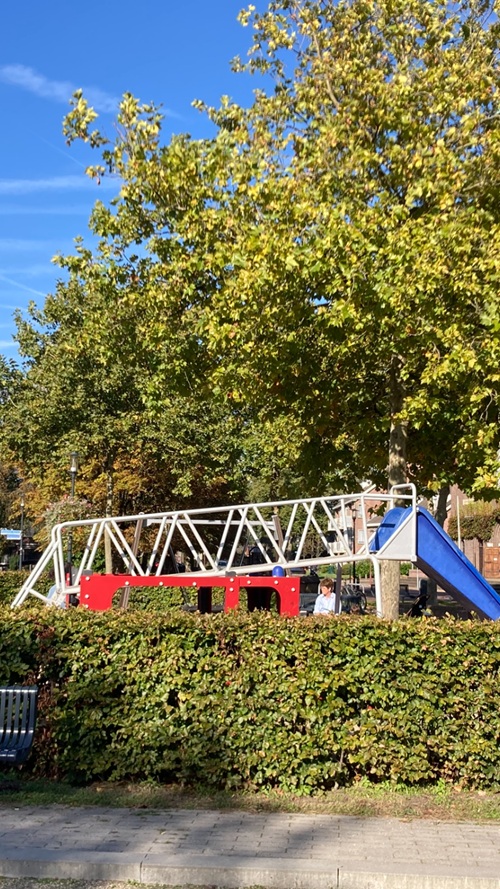 20261021 WIE IS ER NIET GROOT GEWORDEN OP BRANDWEERAUTO IN ONS PARK